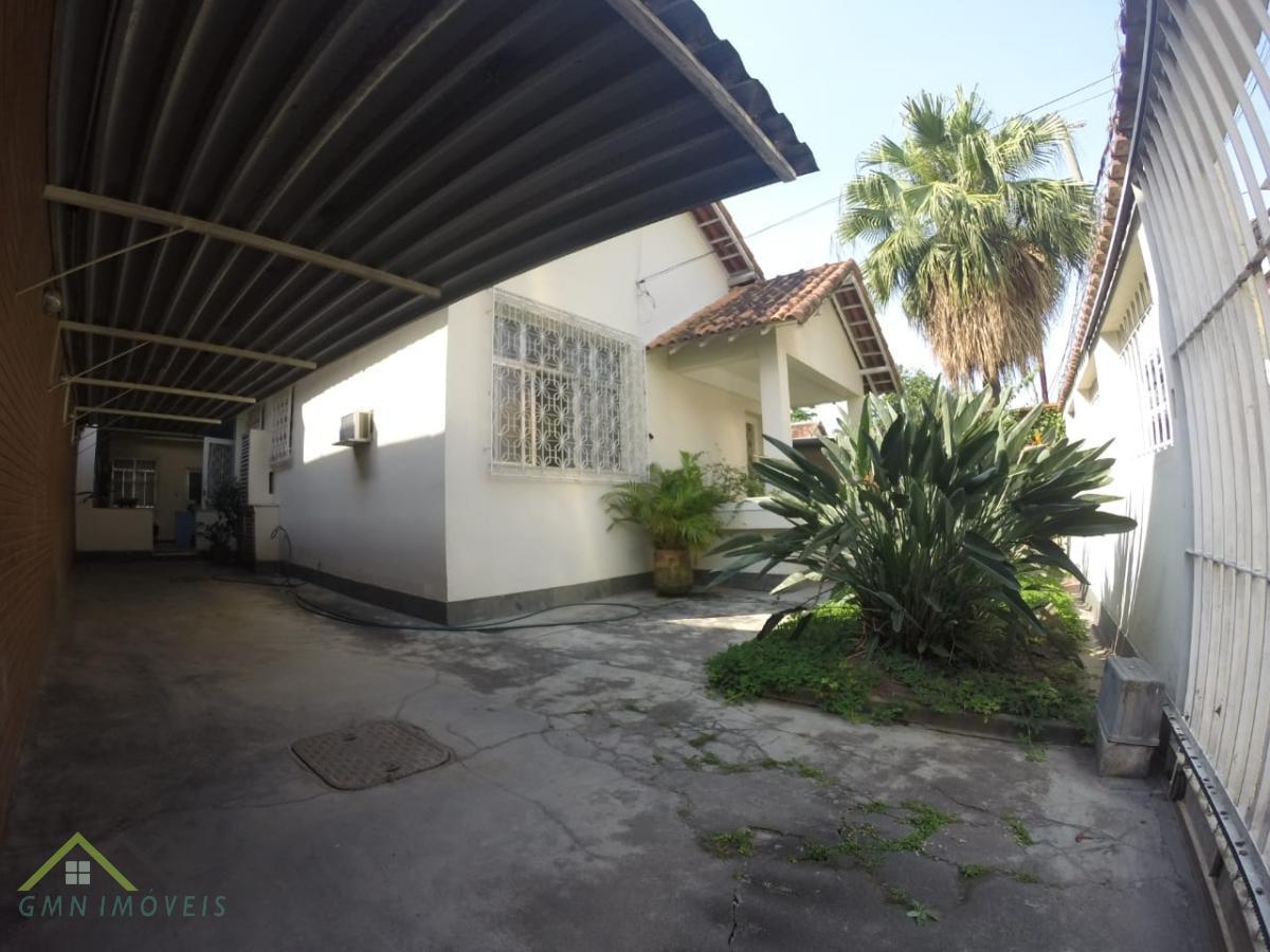 Casa de terreno único em área nobre de Olaria - Corretor Gláucio Nascimento